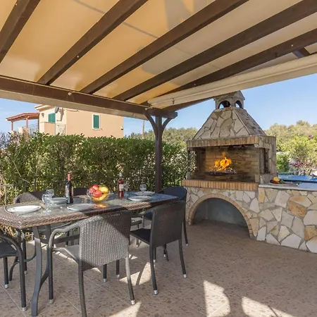 Villa Eos By